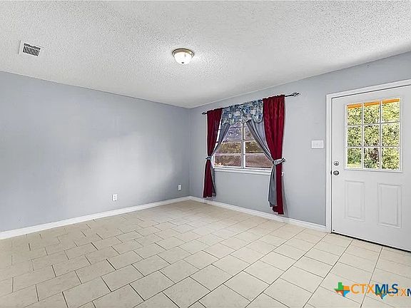 4th image of 104 E Arlo Rd