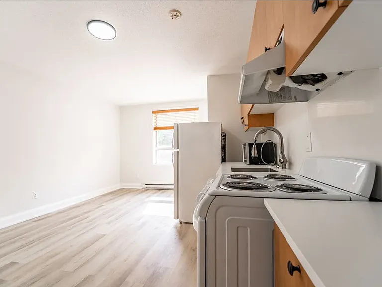 477 Cumberland St #1 — Photo 3
