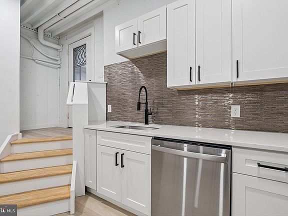 4th image of 1116 N Bodine St #C