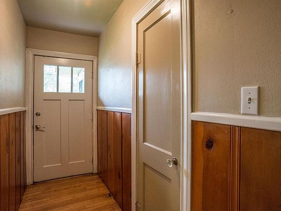 3rd image of 4105 Redwood Dr