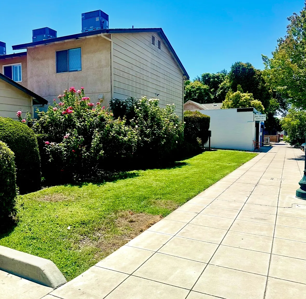 2 bed, 1.5 bath, 850 sqft, $2,200 — Photo 1