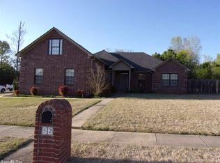 52 Woodridge Dr, Little Rock, AR 72204