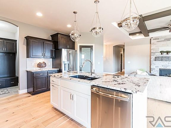 4th image of 8703 E Silverbell St