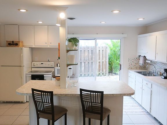 5th image of 920 Tropic Dr #A