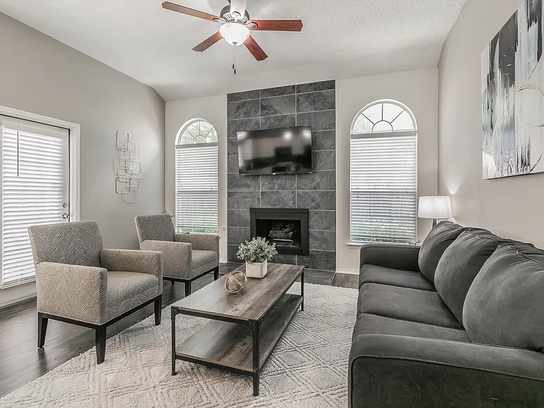7017 Chateau Dr — Photo 33
