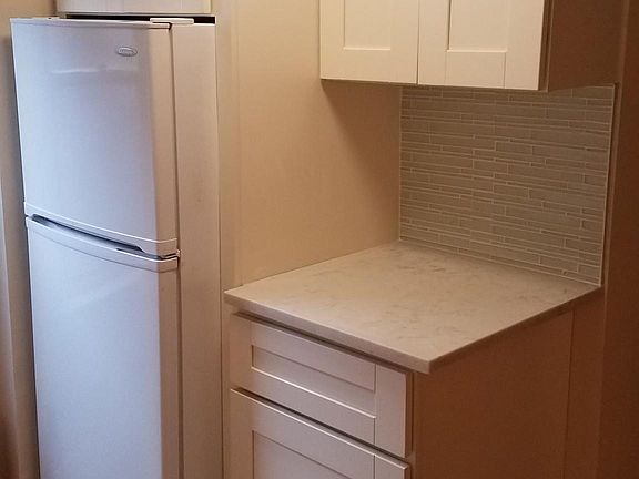 4th image of 2441 Fairmount Ave #B