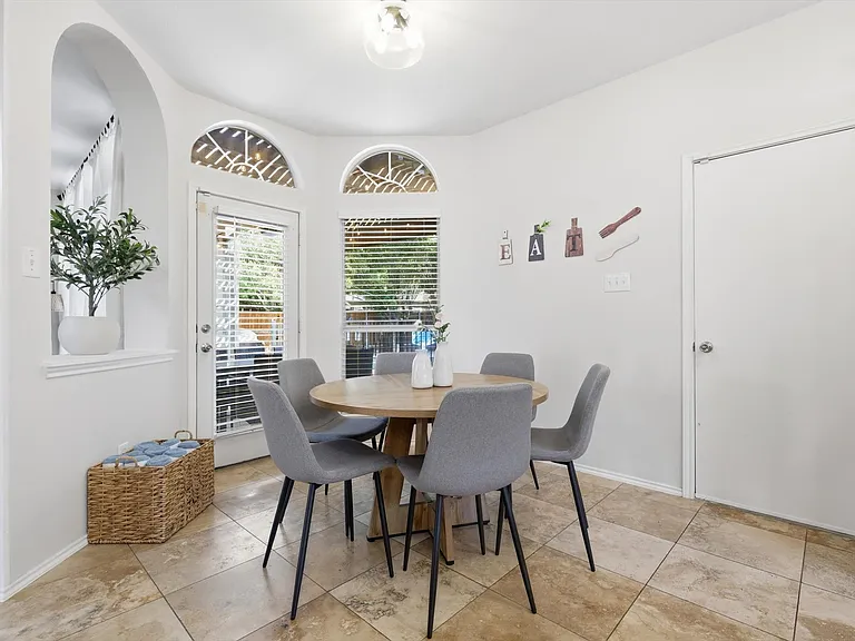 2707 Rochelle Dr — Photo 12
