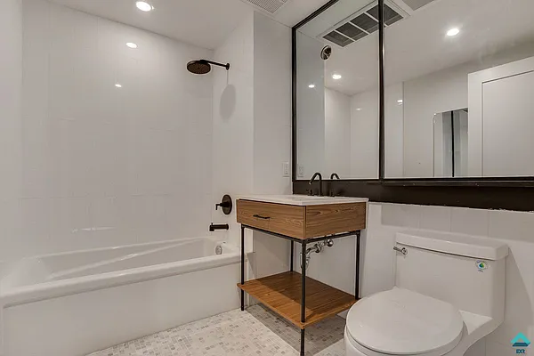 Rented by Tapiro Realty | media 25