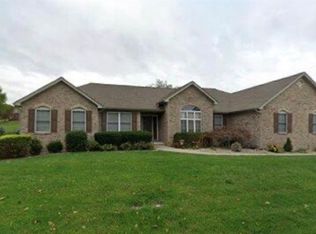 1816 Tenth Fairway Dr, Belleville, IL 62220