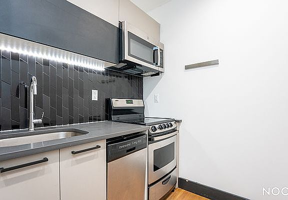 5th image of 562 Park Pl #1D
