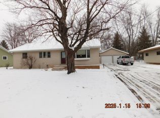 2710 Edgewood Ln, Eau Claire, WI 54703