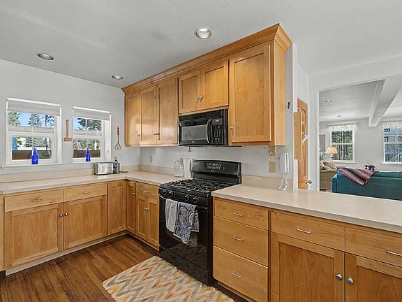 4th image of 5371 Main St