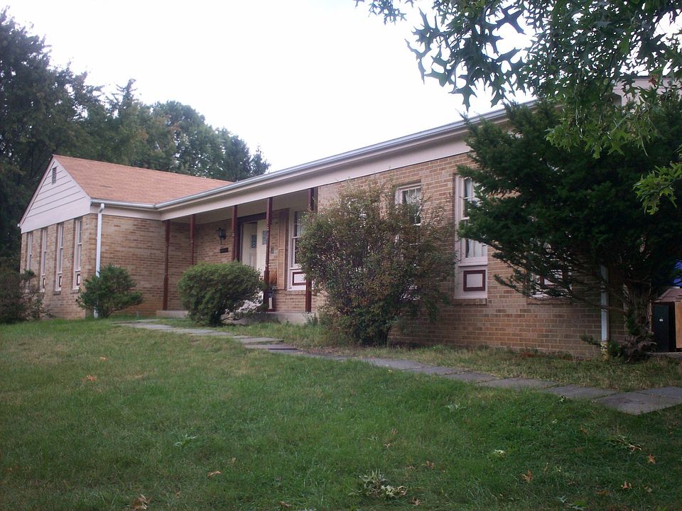 great corner lot-near metro,schools,and shopping