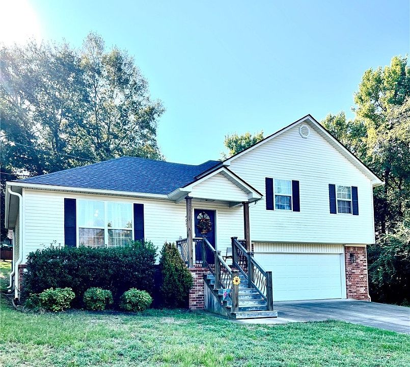 1st image of 405 Preston Dr