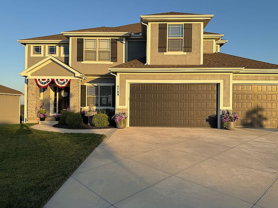 2nd image of 4709 NE 88th St