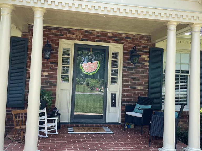 4050 Dresden Dr — Photo 2