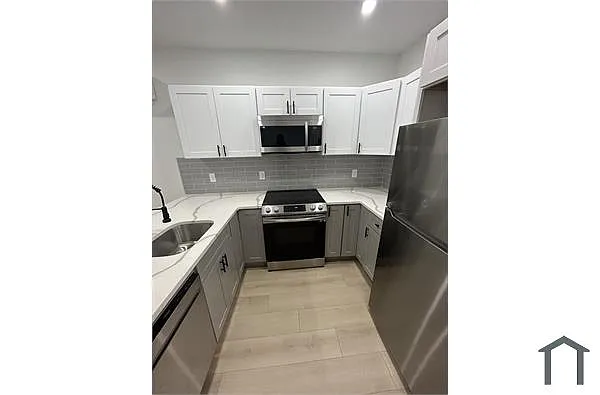 Building Photo - 2408 Turner St #2