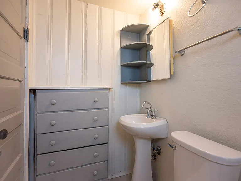 2506 E Seneca St — Photo 14