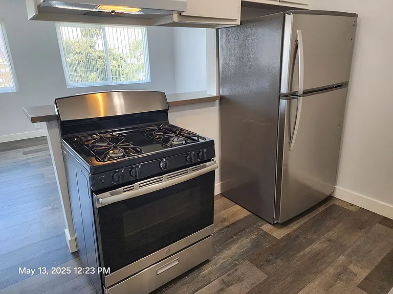 1123 E Hellman St — Photo 2