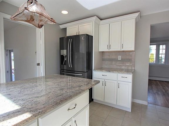 5th image of 658 Chandler St