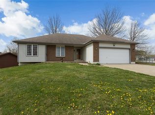 404 NE Harding St, Oak Grove, MO 64075