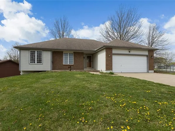 404 NE Harding St, Oak Grove, MO 64075