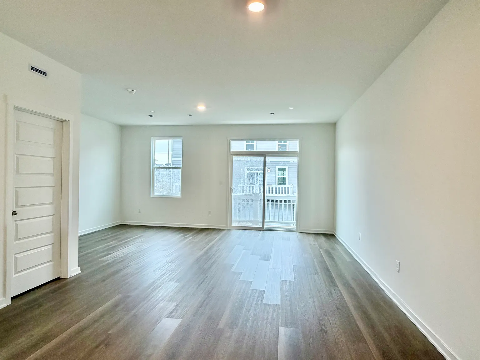 3 bed, 2.5 bath, 1630 sqft, $3,200 — Photo 3