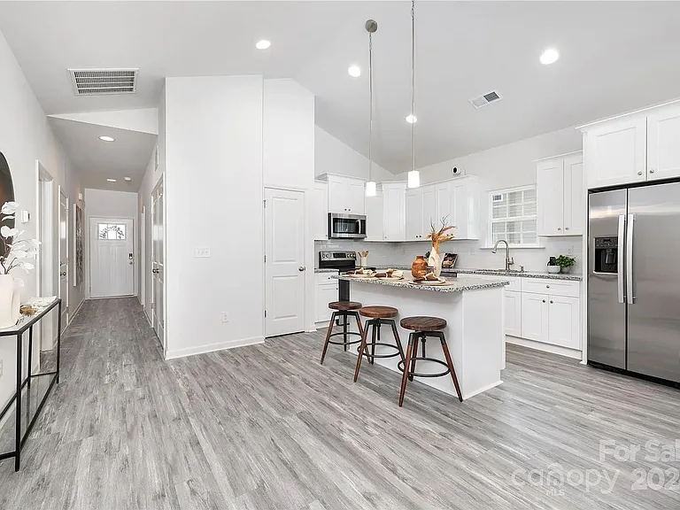 3905 Oakwood Rd — Photo 10