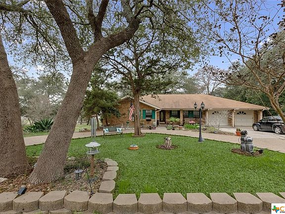 2nd image of 4990 Lakeaire Cir