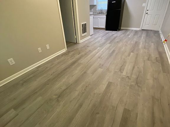 2nd image of 120 Hadley Dr APT B