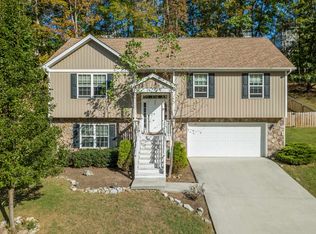 1048 Saint Clair Ln, Christiansburg, VA 24073