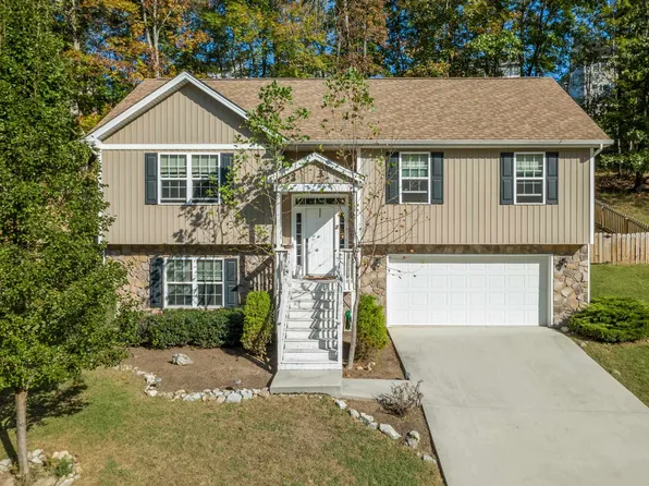 1048 Saint Clair Ln, Christiansburg, VA 24073