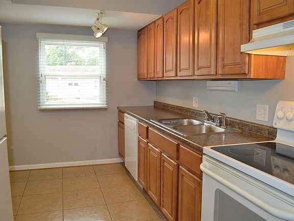 3rd image of 680 Mark Twain Dr