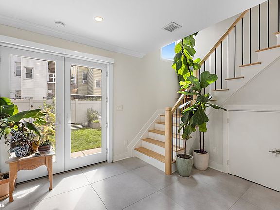 5th image of 95 Thorne St #1