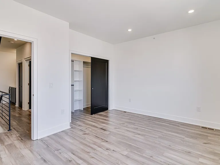 Brand New Luxury Townhouses — Photo 40
