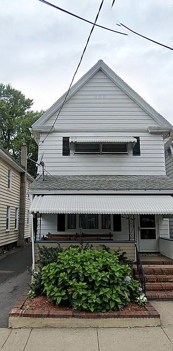 Front with driveway