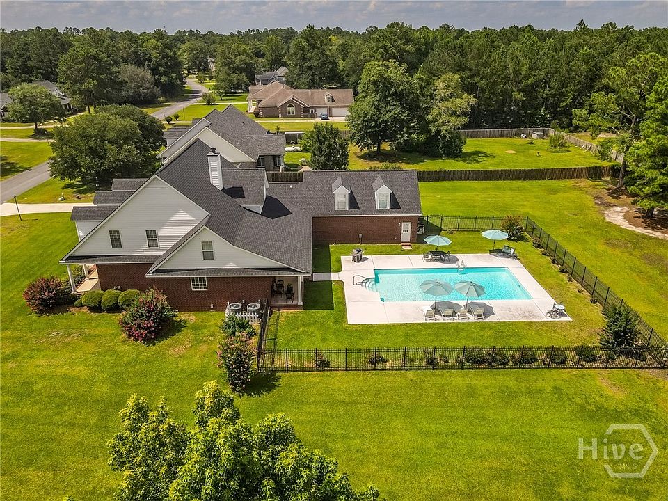 1st image of 130 Cambridge Drive