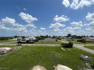 318 SW 25th Pl, Cape Coral, FL 33991