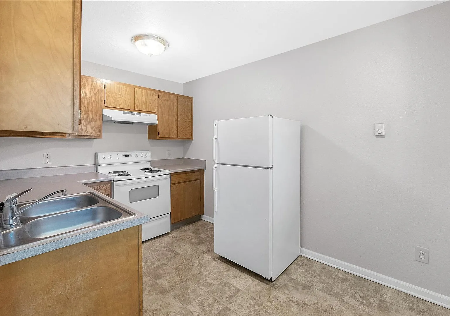 Grandview Manor Apartments — Photo 3