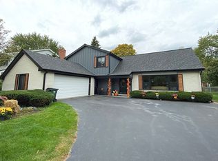 104 N Stratford Rd, Arlington Heights, IL 60004