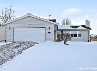 130 Sundance Trl, Capron, IL 61012