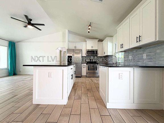 5th image of 631 SW 12th St