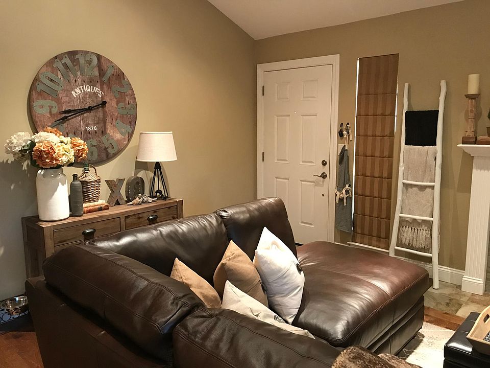 1st image of 2914 La Terrace Cir