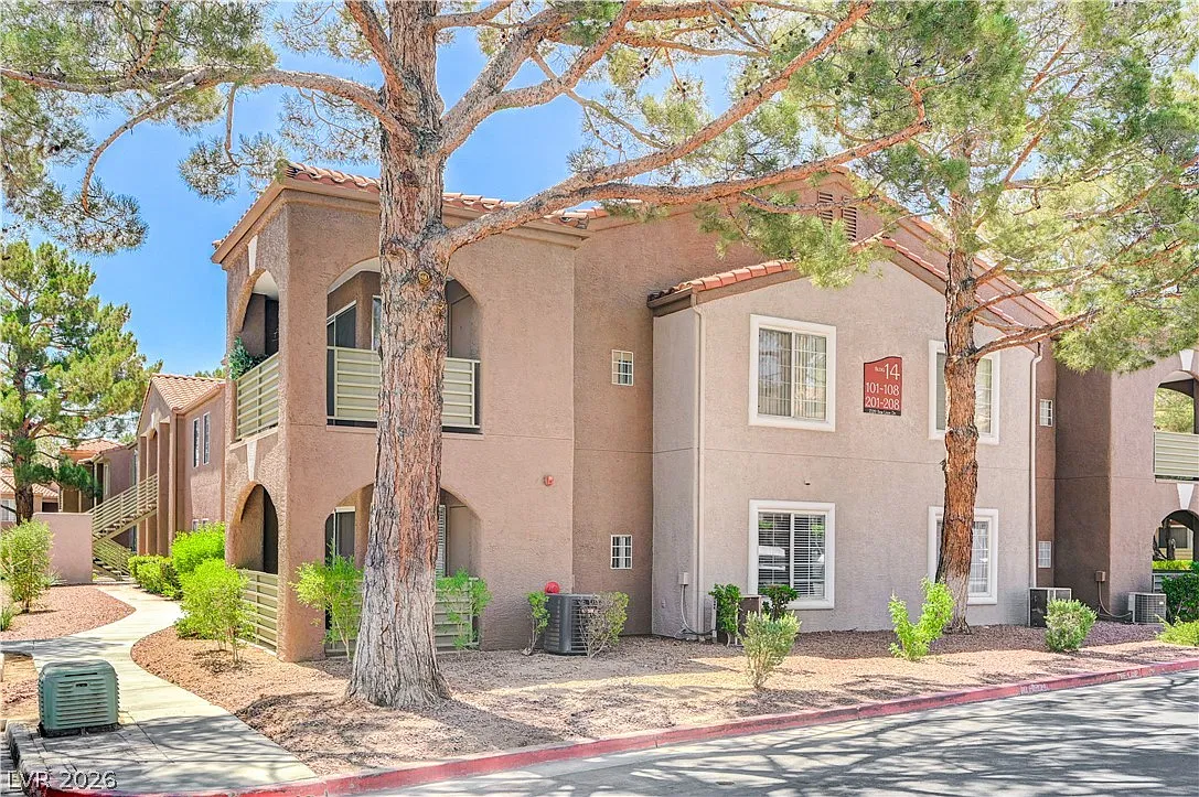 2 bed, 2.0 bath, 1005 sqft, $1,300 — Photo 1