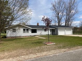 6105 W Edgar St, Pellston, MI 49769