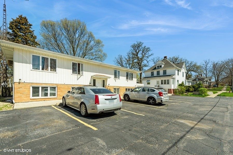 2nd image of 103 W Brown St