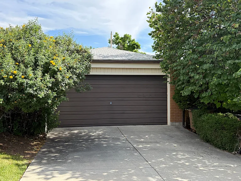 2278 E Logan Ave — Photo 17