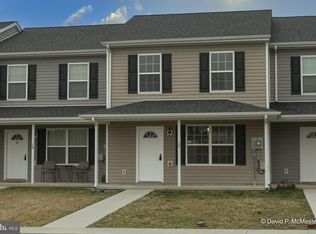 10 Lobo Ln, Inwood, WV 25428