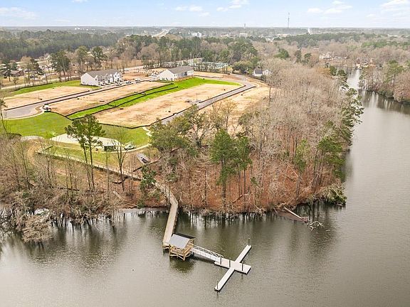 3rd image of 122 Cypress Hollow Way