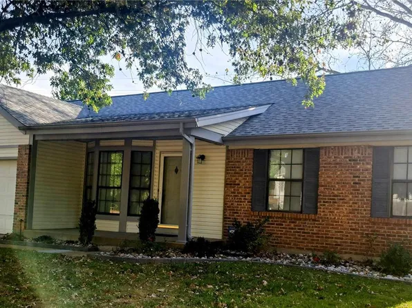 7020 Blue Mountain Dr, Saint Louis, MO 63129